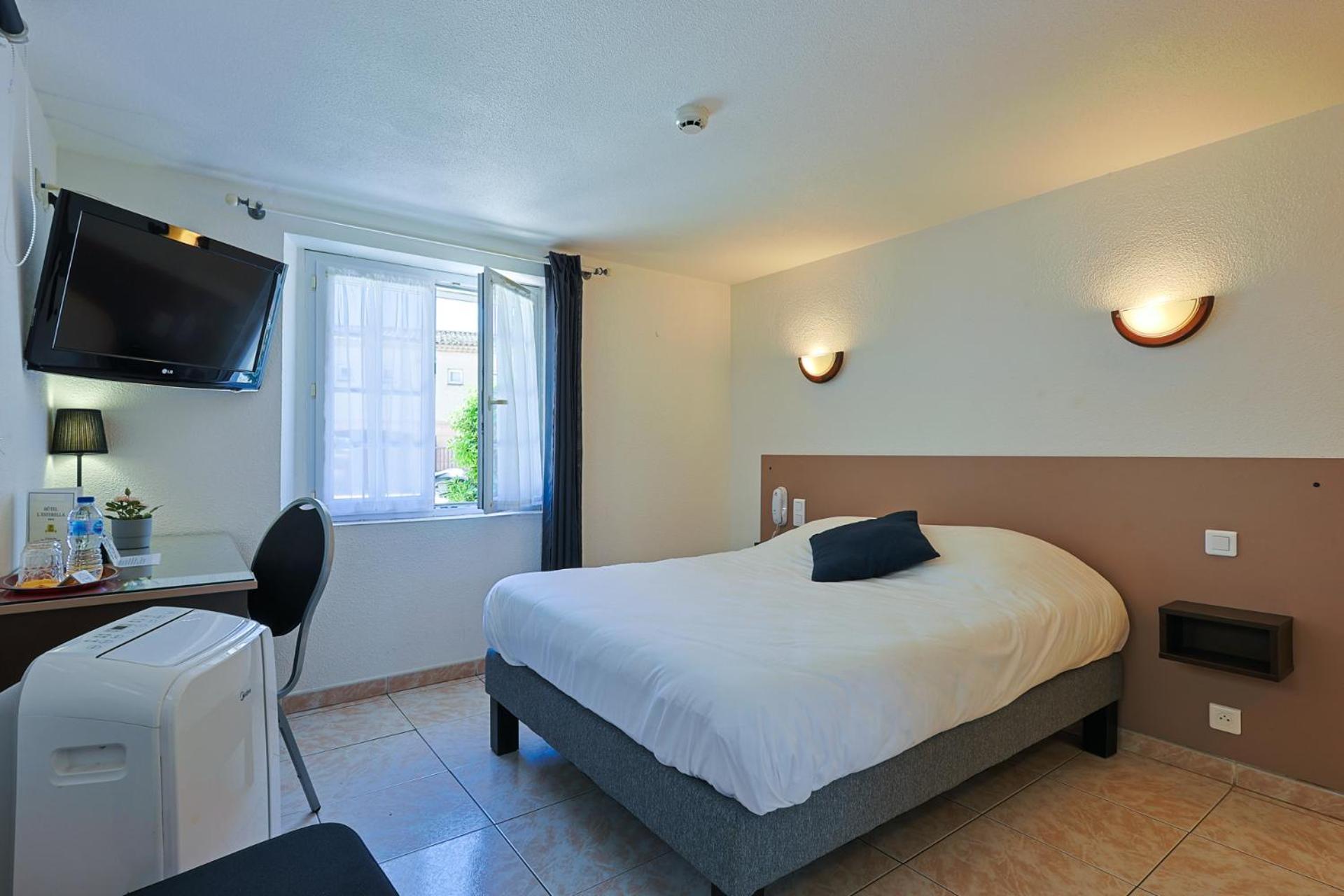 Logis Hotel L'Esterella Saint-Raphaël Zewnętrze zdjęcie