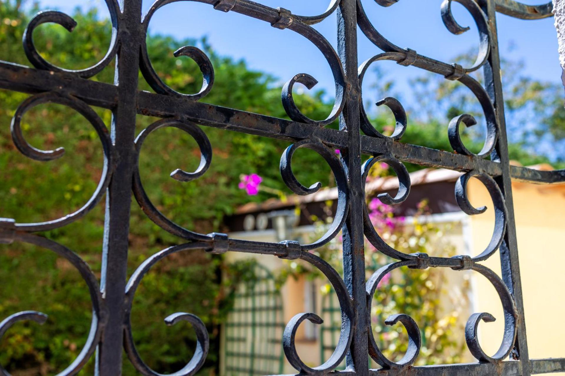 Logis Hotel L'Esterella Saint-Raphaël Zewnętrze zdjęcie