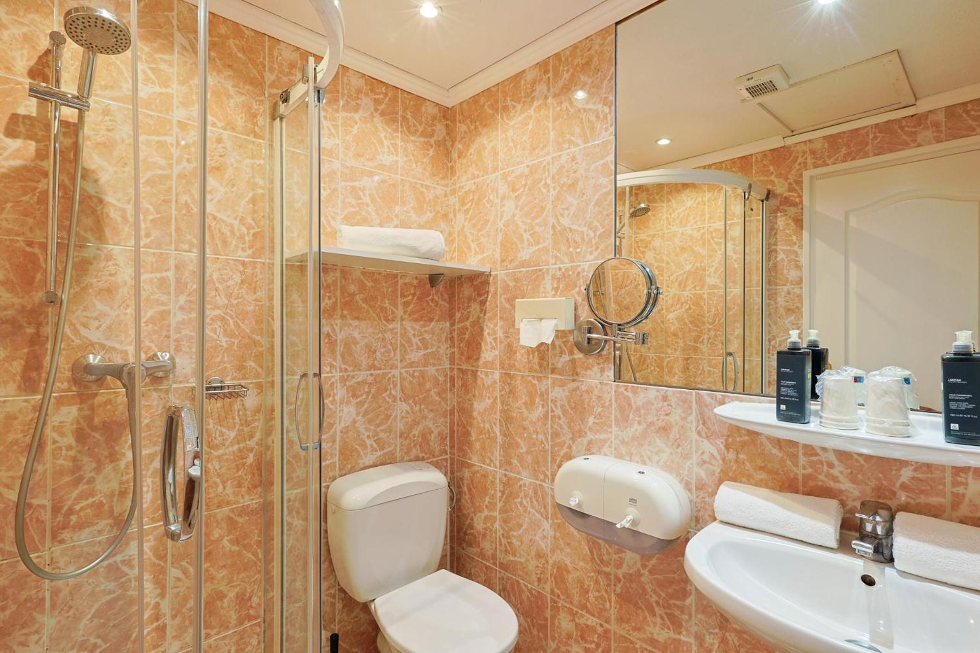 Logis Hotel L'Esterella Saint-Raphaël Zewnętrze zdjęcie