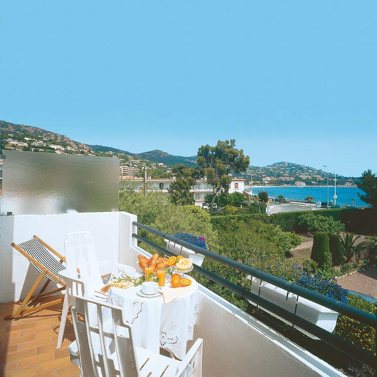 Logis Hotel L'Esterella Saint-Raphaël Zewnętrze zdjęcie