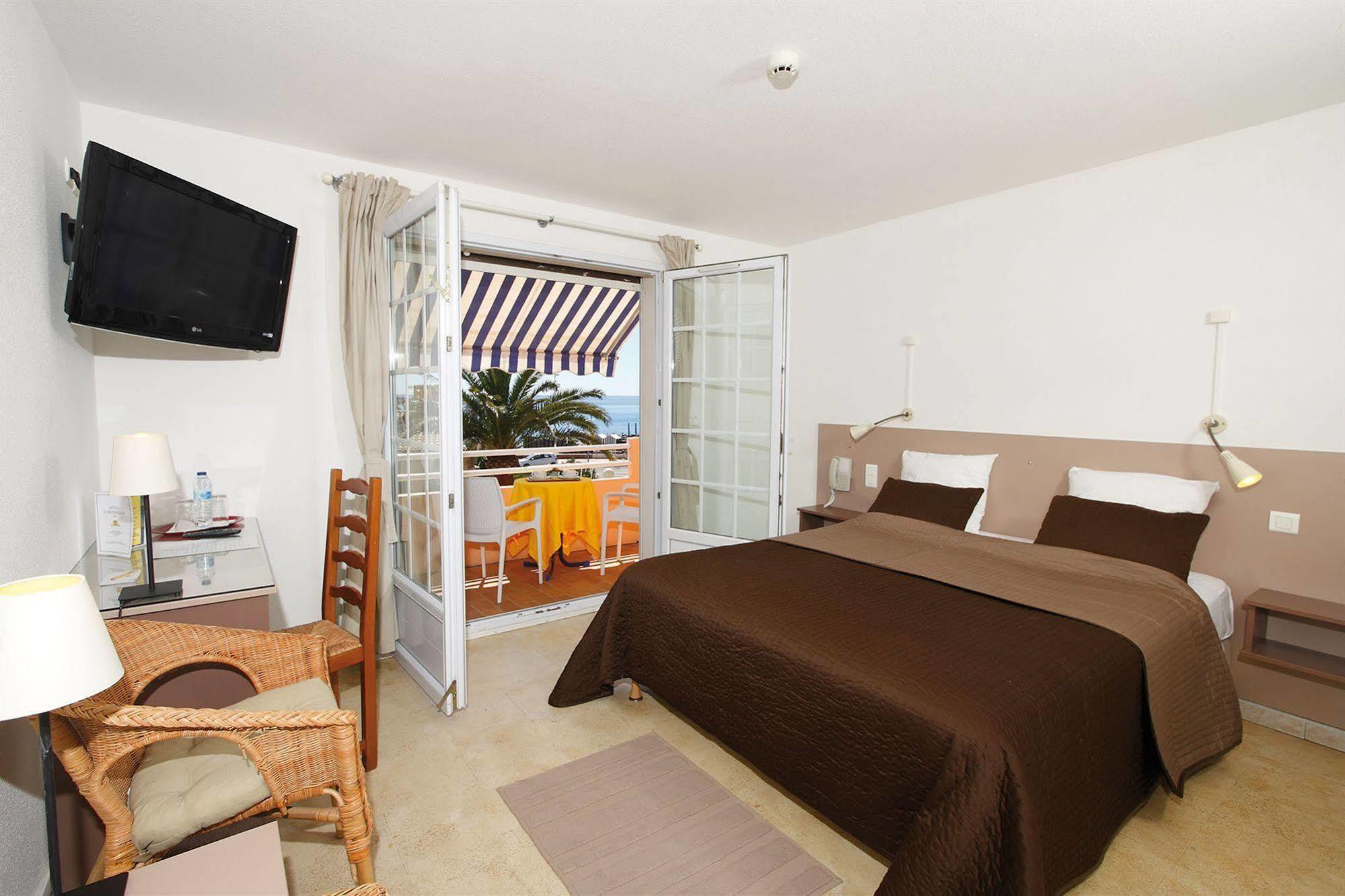 Logis Hotel L'Esterella Saint-Raphaël Zewnętrze zdjęcie